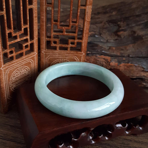 【天然正品】A货翡翠天然正桩细腻糯种浅绿色56号翡翠手镯  021225NJM35特价：520 商品图5