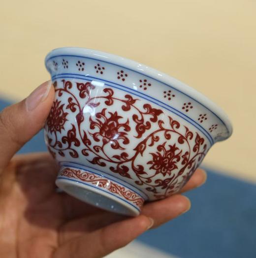【景德镇茶具】主人杯/压手杯 釉里红缠枝莲 青花缠枝莲 80ml   送礼自用都合适 商品图2