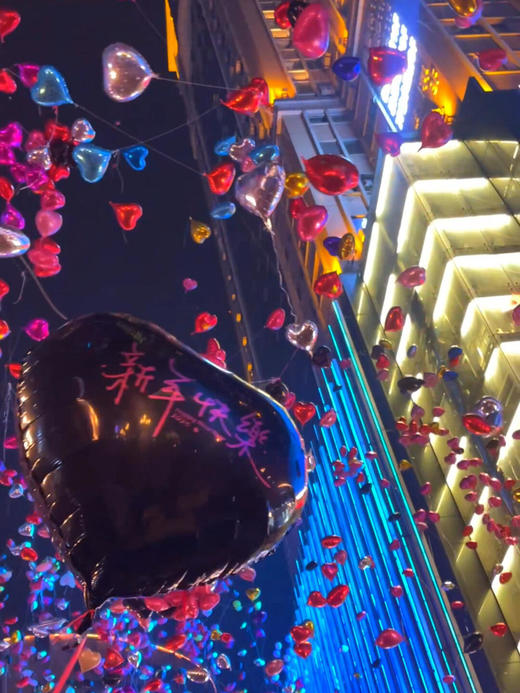 【跨年氛围感爱心放飞气球】2026跨年夜必冲! 会飞的"心愿气球 谁懂啊!跨年夜拿这个气球拍照直接赢麻了-MM 商品图2