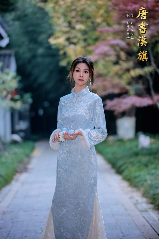 【青霜蝶羽（牛奶绒）】新中式立领盘扣设计，袖口拼接毛绒边增添温柔感，毛绒饰边柔软蓬松，触感舒适，兼顾颜值与实用性。 商品图2