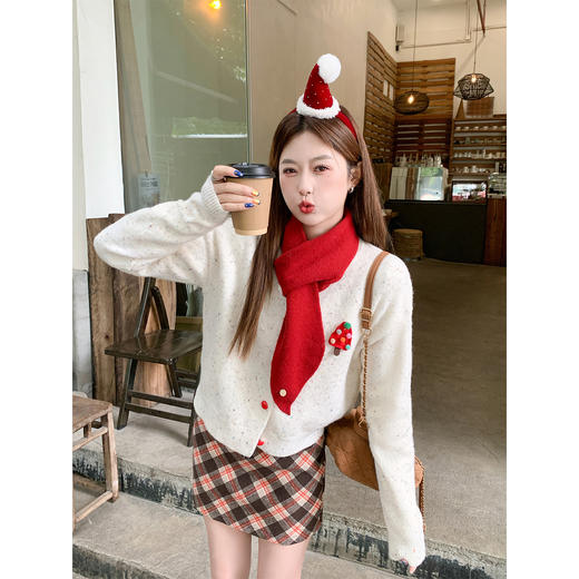 <曾小咸推荐>2.12现货秒杀 ！微信超特价！ 纯色围巾 日常79.99 立减50 秒杀29.99！！韩系短款毛衣开衫  秒杀109.99！！ 商品图3