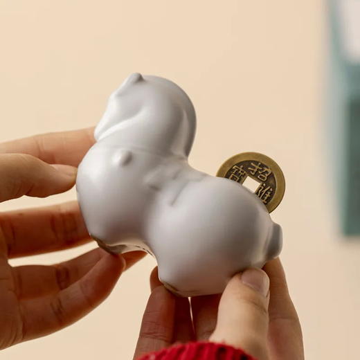 汝山明 · 2026新年礼物马上有钱汝窑马年生肖有钱马汝窑茶宠桌面小摆件礼盒 · 天青釉·马上有财 商品图8