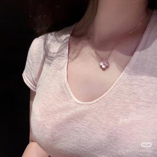 D121646新款2025圣诞四叶草天然粉色贝母项链 商品图1