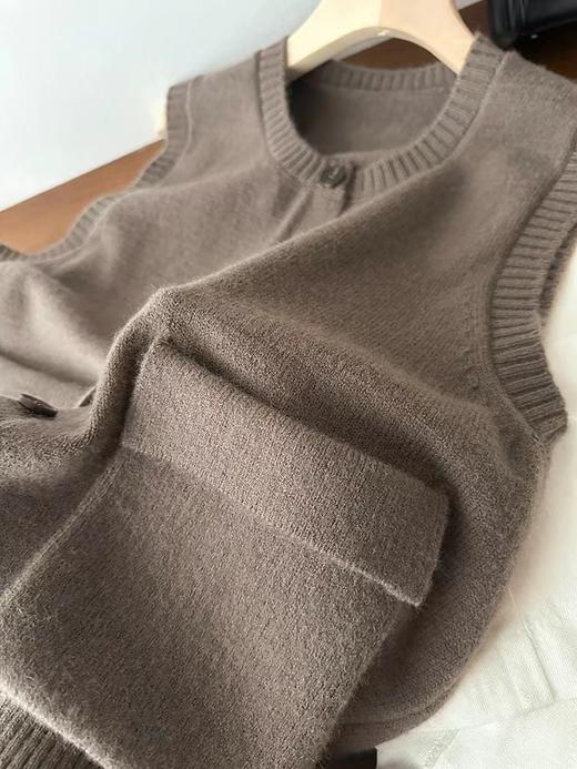 D121628老钱风！复古时尚百搭羊毛混纺单排扣圆领无袖针织马甲背心 商品图8