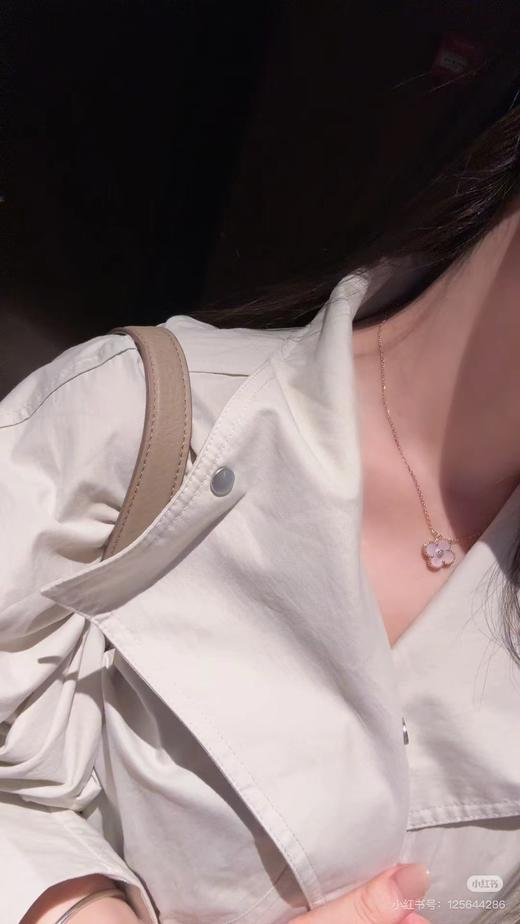 D121646新款2025圣诞四叶草天然粉色贝母项链 商品图5