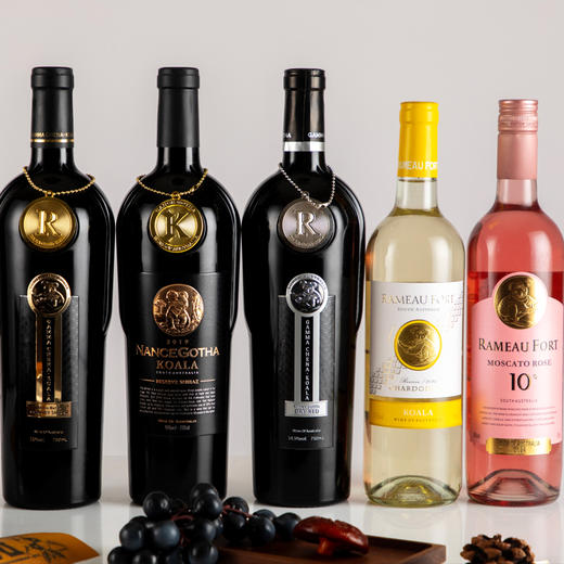 热卖中！！【澳洲进口】考拉珍藏礼盒（拉摩图堡·10°珍藏莫斯卡托桃红+拉摩图堡·考拉珍藏霞多丽干白+南斯·歌达®考拉珍藏西拉干红+佳歌·图昂®考拉金樽干红+佳歌·图昂®考拉银樽干红） 商品图2