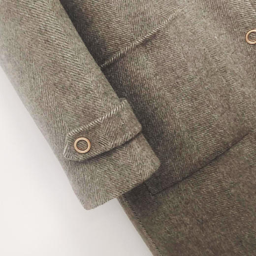 VIVIAN LIU薇薇安刘A2559312秋季女装新款翻领贴兜人字纹大衣 商品图3