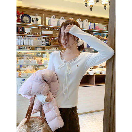 <曾小咸推荐>现货秒杀 ！微信超特价！v领蕾丝边打底衫 日常119.99 立减50 秒杀69.99！！ 商品图3