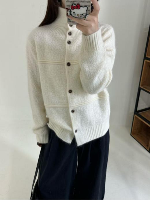 🌟【岚可可韩系肌理感提花针织开衫】一眼沦陷的韩系氛围，🌈秋冬第一件心动开衫这个立领+单排扣设计也太戳韩系精髓了！ 商品图5