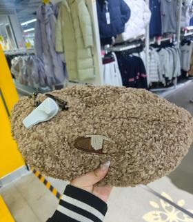 冠军 69.9元 毛绒腰包/胸包  (线上线下同时在售不保证有货，活动款不退不换介意勿拍) 637457-TY