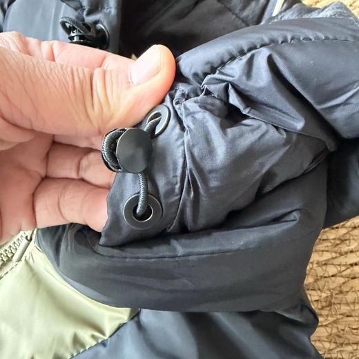 D121601男女同款简约拼色设计精典方格连帽棉服 商品图11