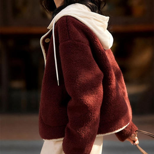 LONGNVFAIR可拆帽车厘子红羊羔绒皮毛一体大衣（3-5天发货） 商品图2