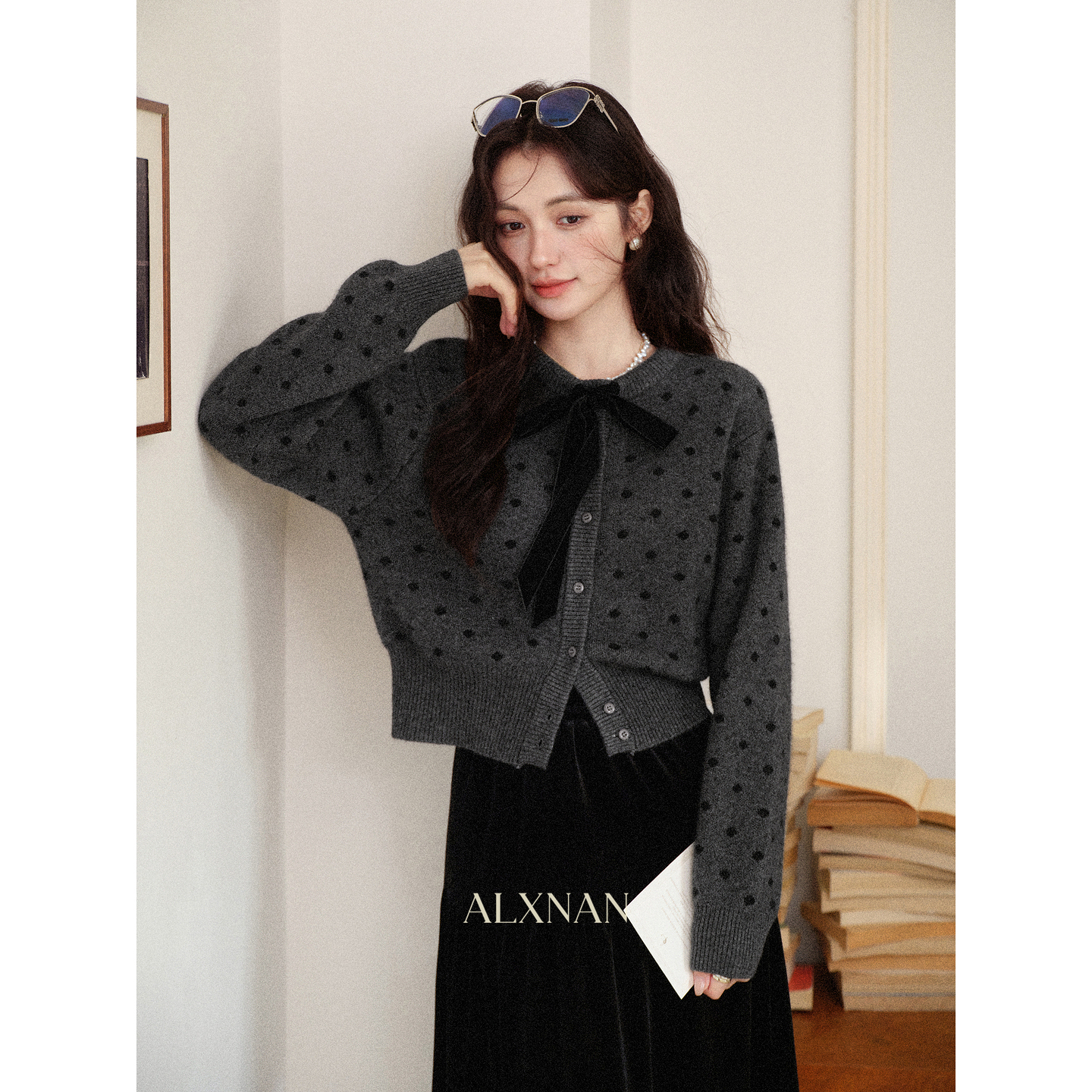 鹿向南「乌木衔月」高级波点灰色毛衣女秋冬设计感短款针织衫上衣
