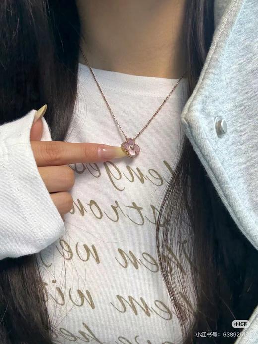 D121646新款2025圣诞四叶草天然粉色贝母项链 商品图4