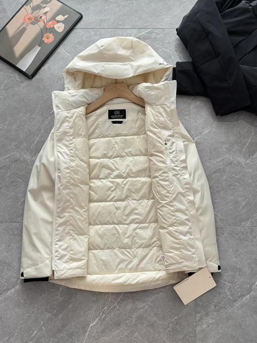 D121635冬季小树女士防风防泼水轻量连帽立领款羽绒服 商品图9