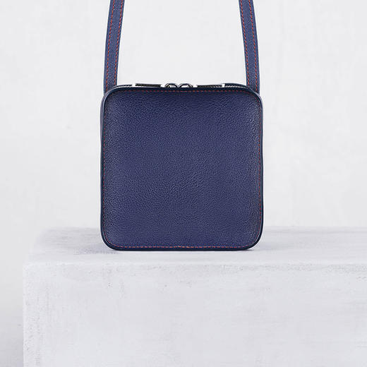 【Camille Fournet】湛蓝色牛皮方形袋 商品图0