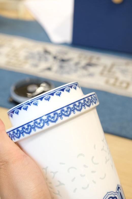 【景德镇茶具   高白泥】青花玲珑 带密封盖 可乐杯/水杯/奶茶杯 商品图3