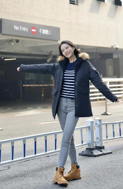 1216-6 福利特惠 两颗树 女士 大毛领 派克羽绒服 商品图6