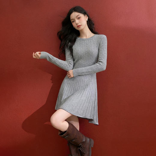 西遇长袖针织连衣裙女秋季新款复古圆领麻花收腰显瘦长裙V0055474/SS051576 商品图2