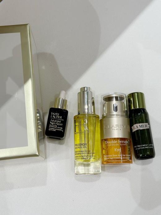 【香港仓】礼盒 赫莲娜金萃油30ml+海蓝之谜精粹水30ml+娇韵诗双萃眼部精华20ml+雅诗兰黛滴管小棕瓶15ml（效期到：2027年9月后） 商品图1