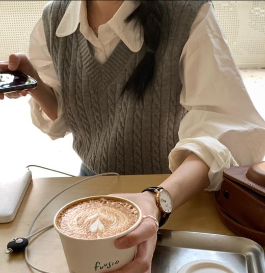 老米优品🎈秋冬叠搭bi备！《麻花针织马甲》复古风，超好搭！麻花纹理立体精致，宽松舒适版型~ 商品图1