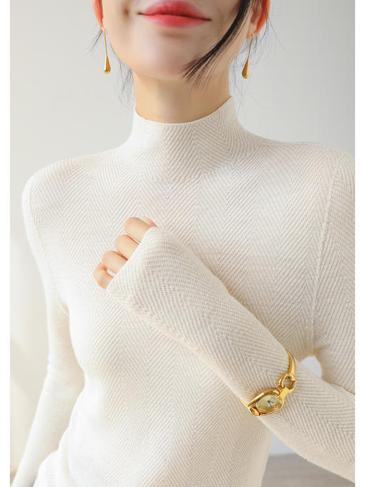 100%美利奴羊毛针织衫 轻盈无压 暖软热感 无缝一体成型  水波纹肌理 气质半高领 米思阳2025秋冬新款  舒适保暖 高弹力针织打底衫5016 商品图7