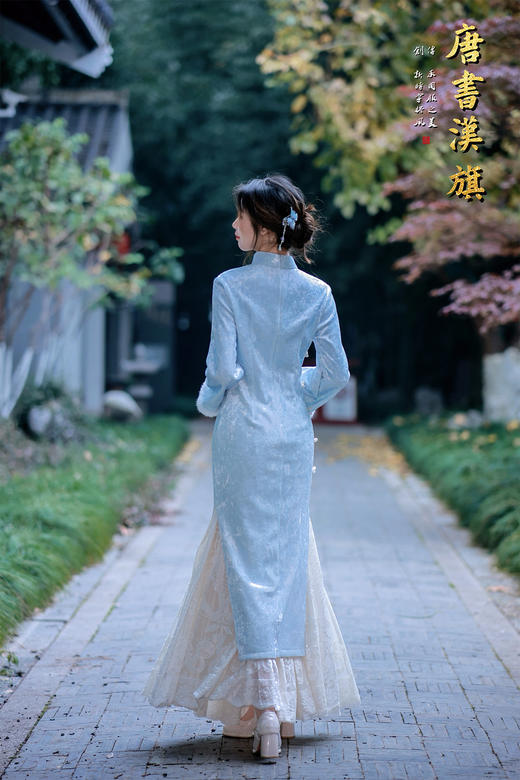 【青霜蝶羽（牛奶绒）】新中式立领盘扣设计，袖口拼接毛绒边增添温柔感，毛绒饰边柔软蓬松，触感舒适，兼顾颜值与实用性。 商品图4