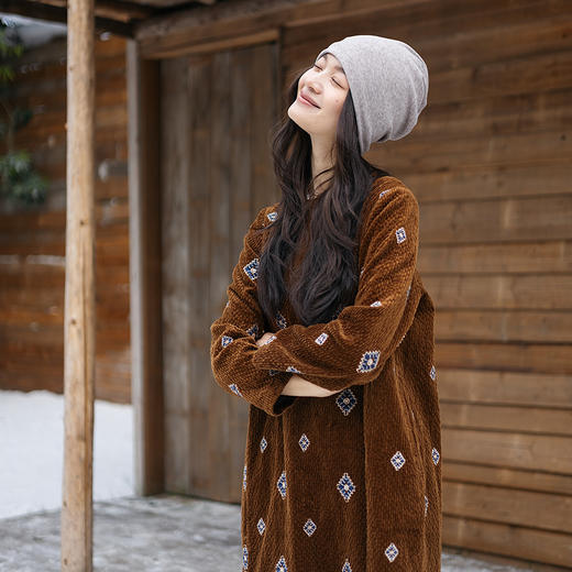 绽放855朵/绣花灯连衣裙·棉灯芯绒几何刺绣藏肉显瘦裙子女中长款 商品图1