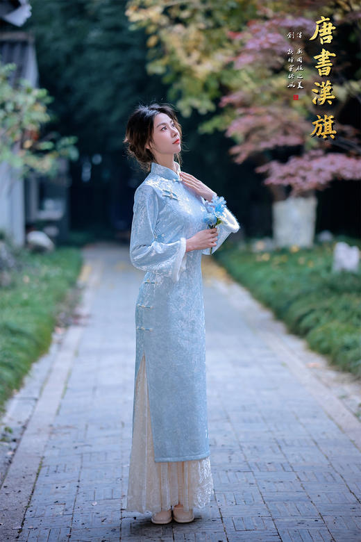 【青霜蝶羽（牛奶绒）】新中式立领盘扣设计，袖口拼接毛绒边增添温柔感，毛绒饰边柔软蓬松，触感舒适，兼顾颜值与实用性。 商品图0