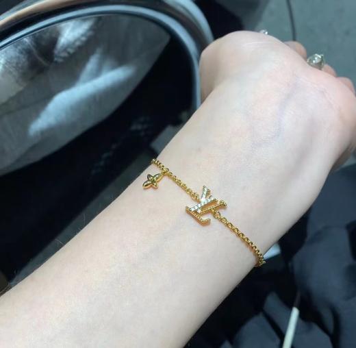 D121659百搭显白长度可调节四叶草字母镶钻手链 商品图1