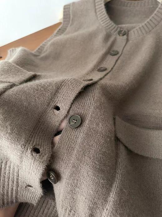 D121628老钱风！复古时尚百搭羊毛混纺单排扣圆领无袖针织马甲背心 商品图5