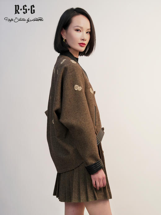 郭培成衣RSG「棕灰调织纹」毛呢拼皮铜钱刺绣套装2025秋冬新品 商品图4