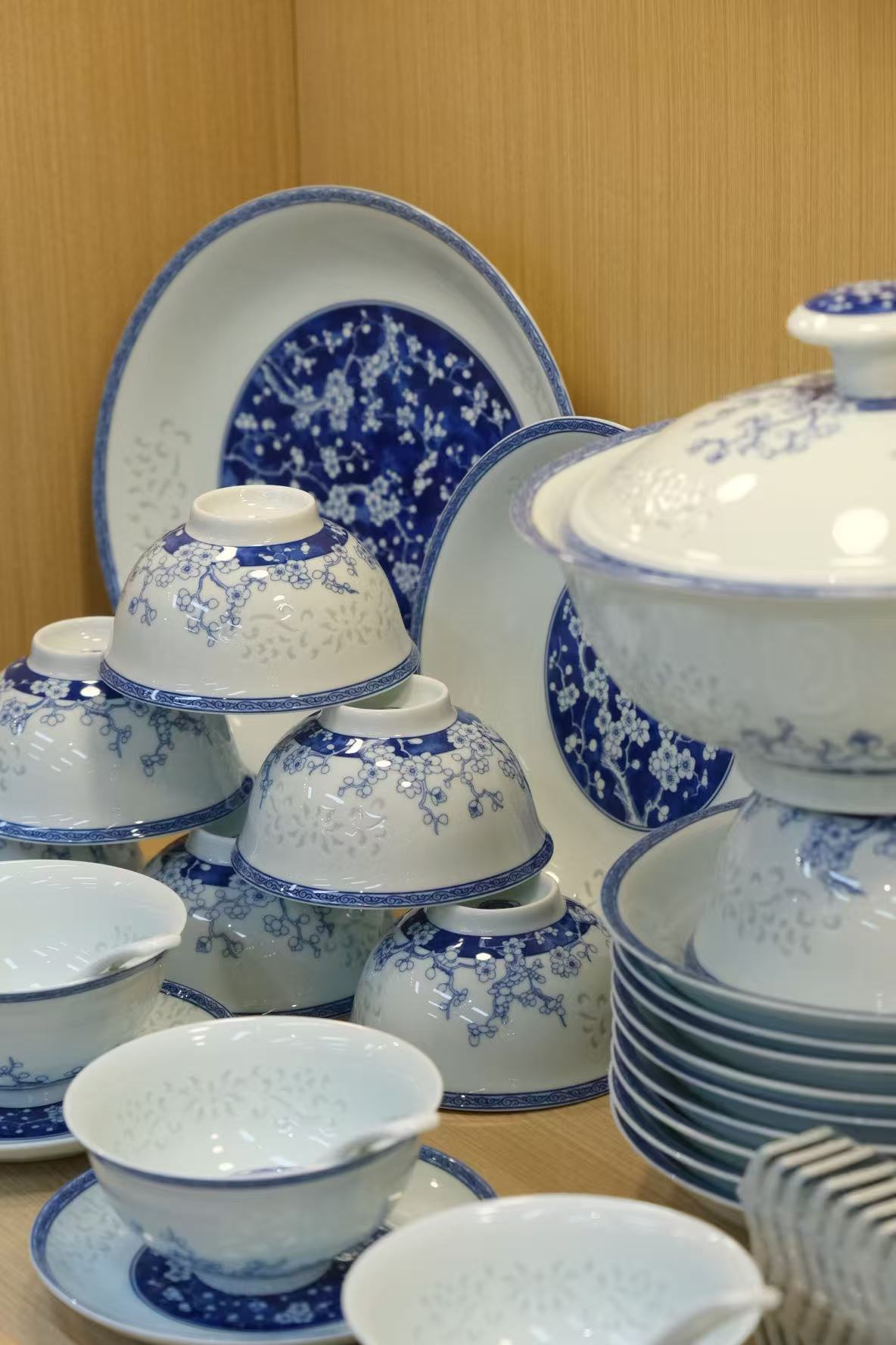 【景德镇经典 高白泥 】 青花玲珑陶瓷餐具68头  送礼自用都适合