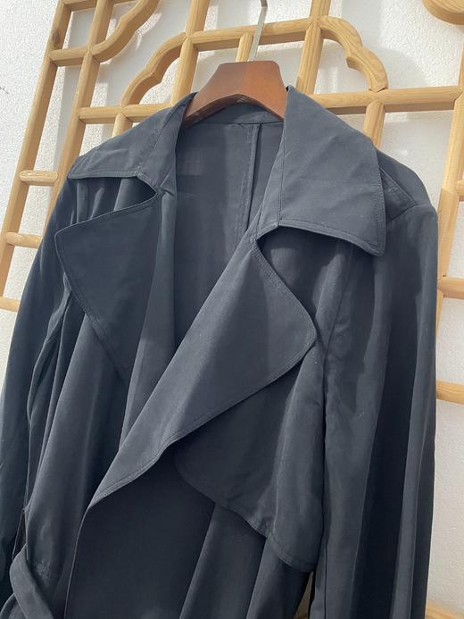 「断码清仓」黑色系带收腰翻领真丝风衣 L码 ZFYY247 商品图1