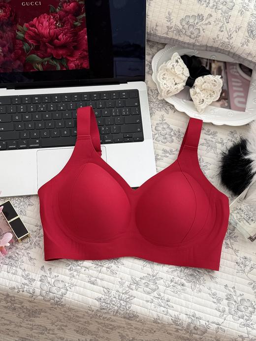 🌟 稳托藏肉 · 显瘦不压胸 🌟【MUBENMI木本木米新年款反重力提拉款内衣】🎽→「几何果冻条」侧收副乳，稳托不跑位👏→「反重力水滴杯」自然聚拢，上托不下垂😎！ 商品图2