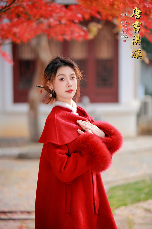 【新年红大运（澳洲羊毛）】新中式国风造型，可拆卸飘带蝴蝶结领设计，单排金属金扣点缀，正红色调衬肤显白，中长款H型廓形包容各种身形。甄选羊毛面料，柔软垂坠且保暖性强 商品图1