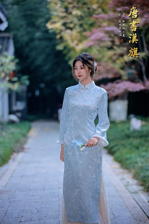 【青霜蝶羽（牛奶绒）】新中式立领盘扣设计，袖口拼接毛绒边增添温柔感，毛绒饰边柔软蓬松，触感舒适，兼顾颜值与实用性。 商品图1