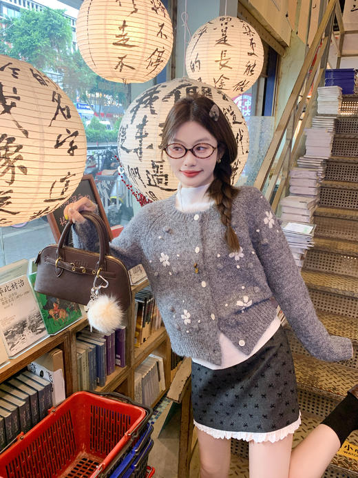 <曾小咸推荐>现货秒杀 ！微信超特价！韩系花朵绣花短款毛衣 日常219.99 立减90 秒杀129.99！！ 蝴蝶结花边半裙秒杀69.99！！ 商品图12