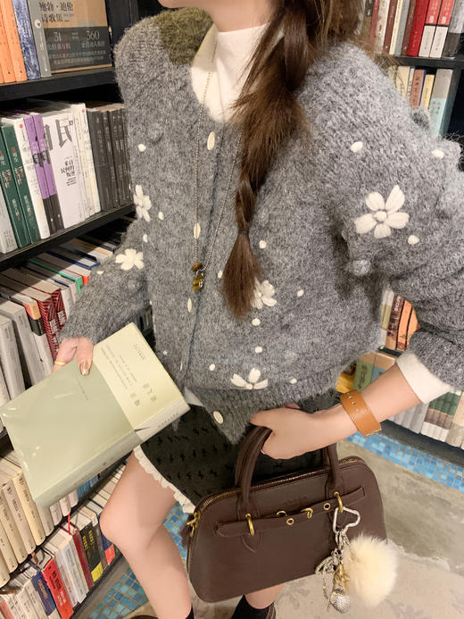 <曾小咸推荐>现货秒杀 ！微信超特价！韩系花朵绣花短款毛衣 日常219.99 立减90 秒杀129.99！！ 蝴蝶结花边半裙秒杀69.99！！ 商品图8