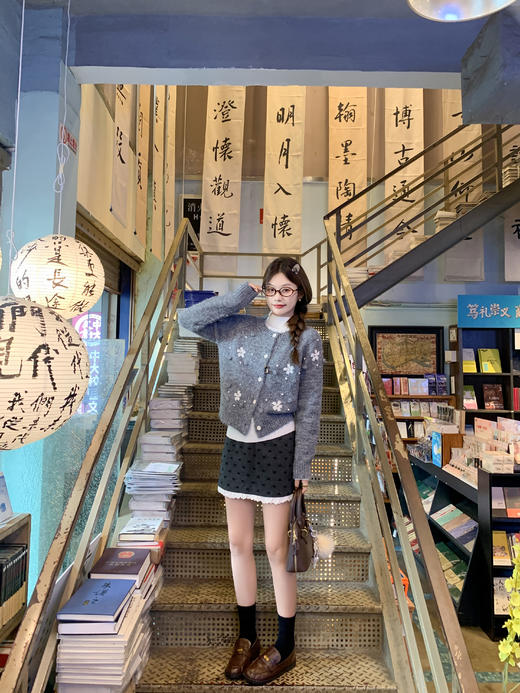 <曾小咸推荐>现货秒杀 ！微信超特价！韩系花朵绣花短款毛衣 日常219.99 立减90 秒杀129.99！！ 蝴蝶结花边半裙秒杀69.99！！ 商品图5