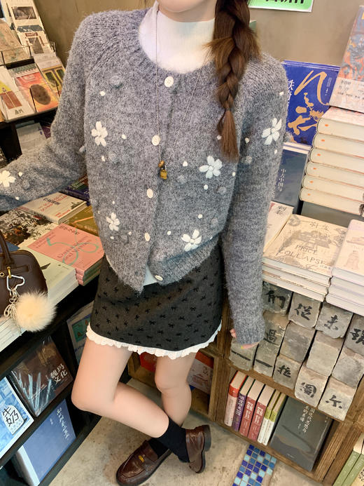 <曾小咸推荐>现货秒杀 ！微信超特价！韩系花朵绣花短款毛衣 日常219.99 立减90 秒杀129.99！！ 蝴蝶结花边半裙秒杀69.99！！ 商品图6