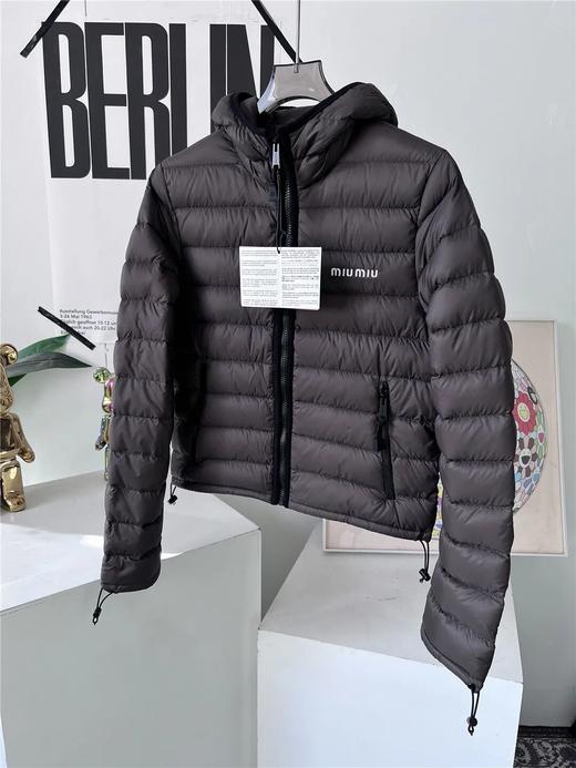 MIUMIU排骨羽绒服轻薄女款白鹅绒外套 商品图3