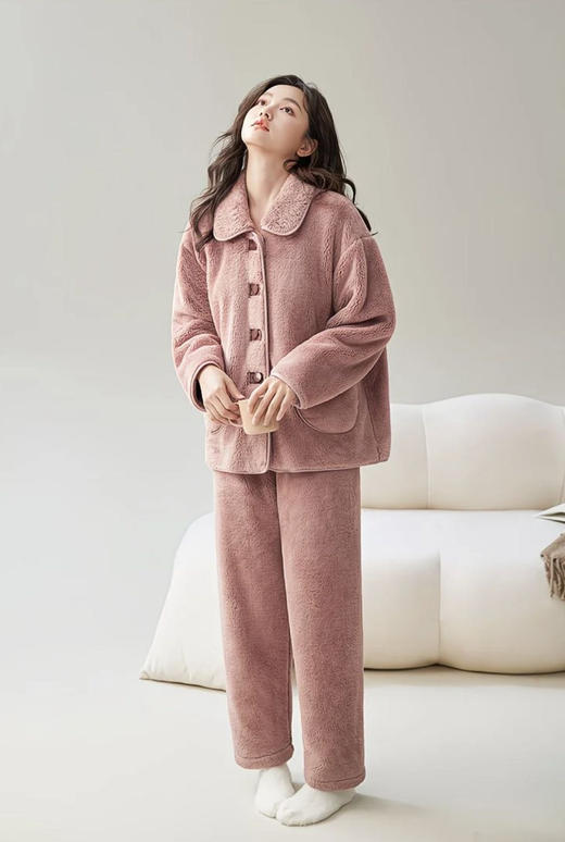 【高性价比·情侣款高奢雪花绒睡衣套装家居服】双面舒棉绒北极绒黑科技 贴身不起静电加绒加厚睡衣家居服女 商品图9