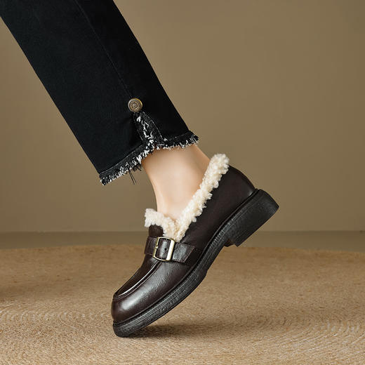 【预售5天】保暖加绒羊羔毛毛深口单鞋英伦风复古圆头一脚蹬乐福鞋O-FSM7098 商品图1