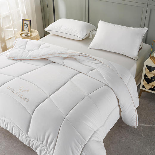 多喜爱 臻品绵羊毛生物绒亲肤加厚冬被/子母被 cs【超细羊毛】【60S全棉提花】【柔软贴身】【温暖舒适】分区保暖 精致烫钻 多种厚度 皮质手提包 商品图12