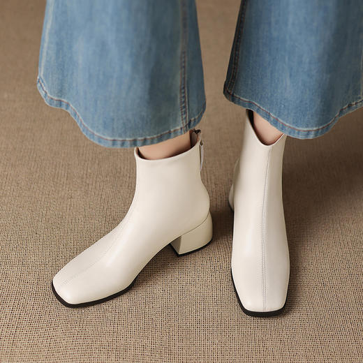 【预售5天】黑色米白色巨好看短靴秋冬加绒粗跟时装马丁靴裸靴261-2 商品图2