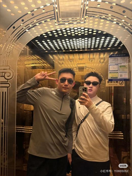 一店d Kolon抓绒半拉链长袖T
舒服炸！！真的推荐你们人手3件来 面料真的舒服 亲肤裸感到了极致😌 再加上它家特有的立体裁剪 上身纵享自由 商品图13