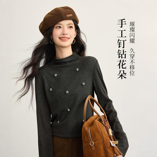 【12/17新品】熙世界重工钉钻花朵针织打底衫女2025秋冬新款内搭半高领磨绒上衣 商品图1