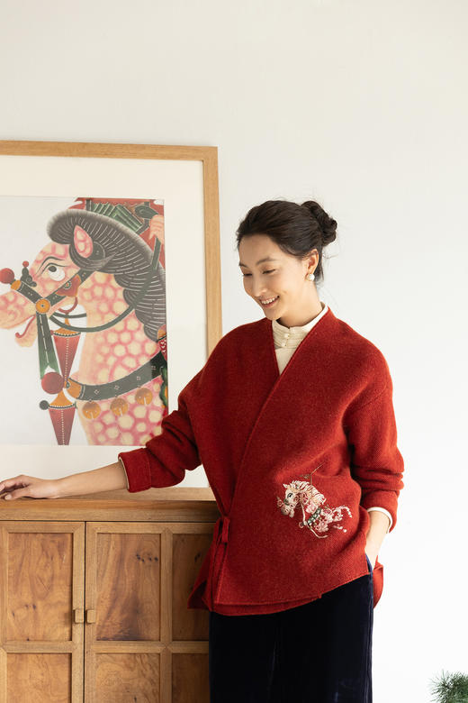 牧衣游原创 UPW精工手绣羊绒混织毛织外套红色氛围毛织开衫 初语 商品图5