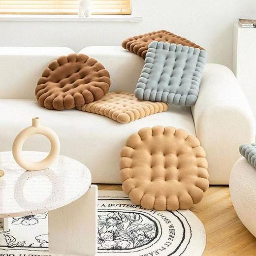 🌈“屁股”有救了💥后悔没有早点买！坐垫界的颜值天花板！🥰【喜佳柔INS饼干加厚毛绒坐靠垫】 💞原价1个88，开团价任选2个💰59❗️ 商品图4